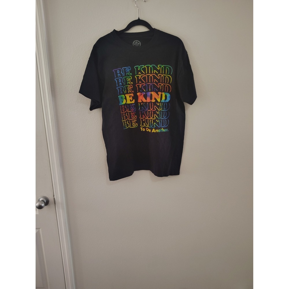 DOM Its About The Art Mens Be Kind To One Another Rainbow Graphic‎ T-Shirt Black